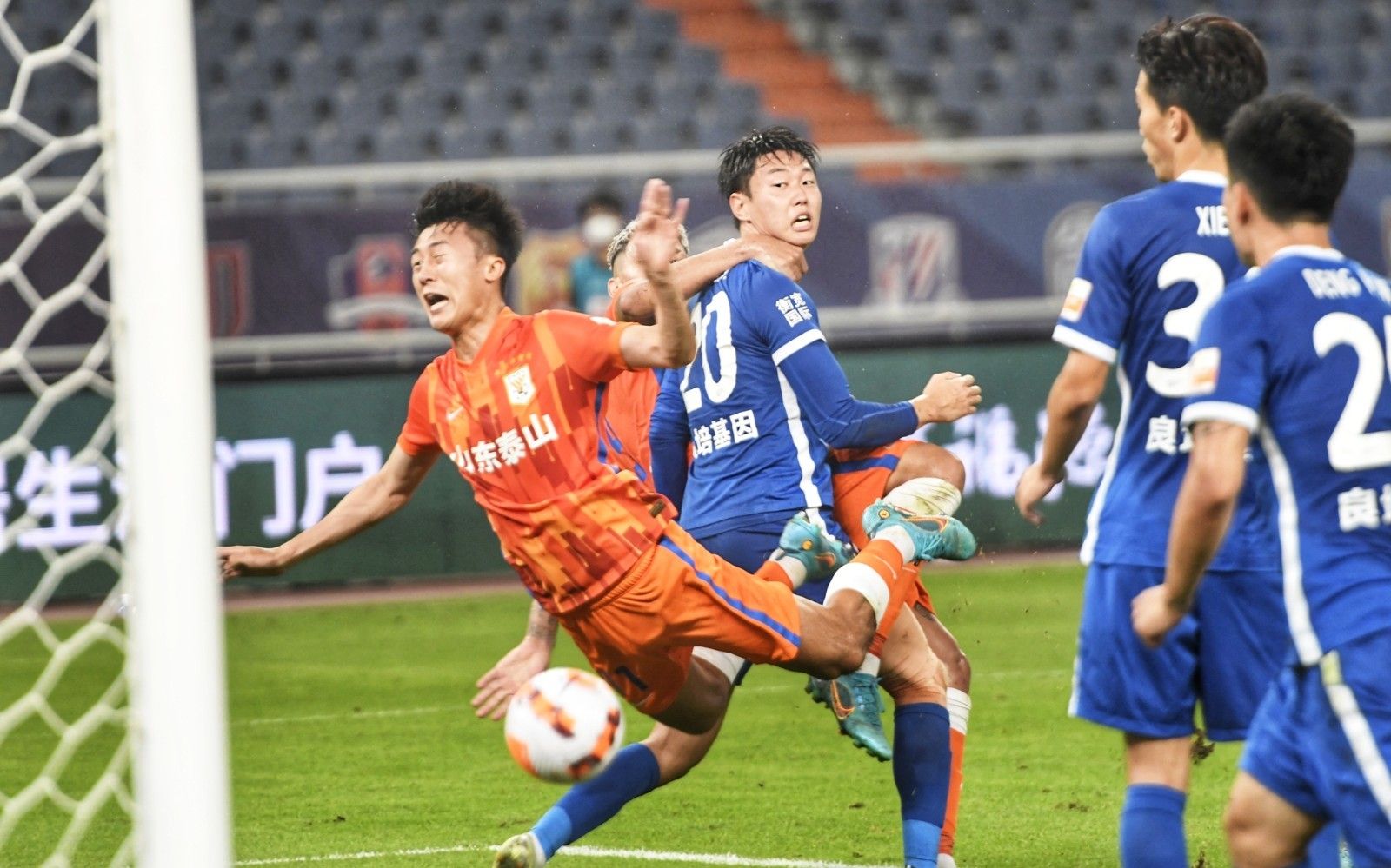 亚特兰大2-0佛罗伦萨，奥迪隆破僵，卢克曼建功（亚特兰大2-0完胜佛罗伦萨：奥迪隆先拔头筹，卢克曼再下一城）