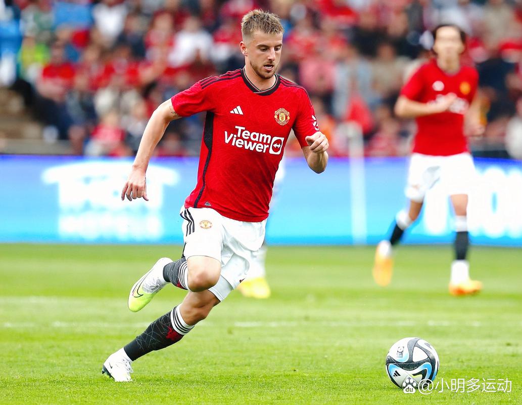 每体：梅西晚饭后去了诺坎普，今晨坐飞机前往国家队报到（每体：梅西晚餐后现身诺坎普，清晨乘机赴国家队报到）