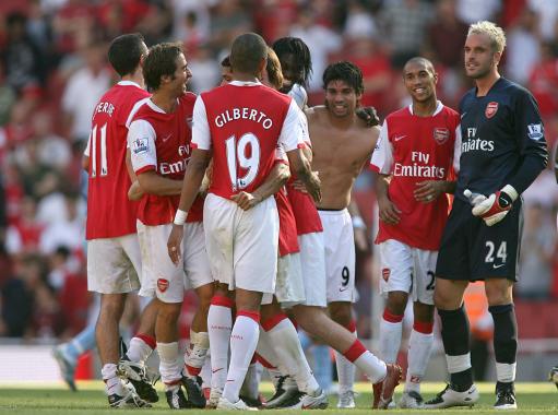 米体：锋线成米兰冬窗补强首选，齐尔克泽伊卡尔迪在列（米兰体育报：冬窗优先补强锋线，齐尔克泽与伊卡尔迪在列）