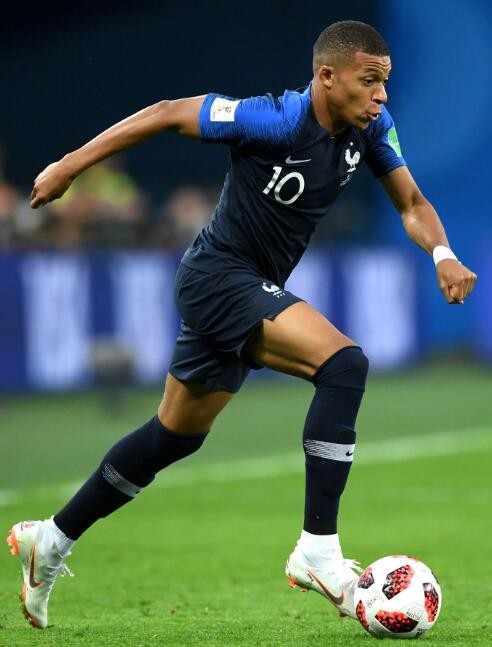 挪威球迷高呼世界杯夺冠，哈兰德：冷静，冷静，我们拭目以待（挪威球迷高喊冲击世界杯冠军，哈兰德回应：保持冷静，拭目以待）