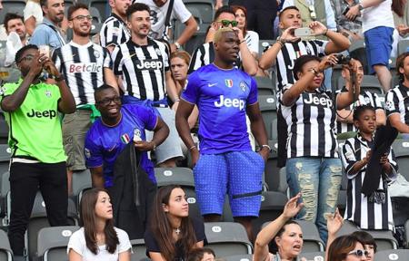 天空：谢什科有望为曼联增添反击威胁，他尚显稚嫩但潜力巨大（天空体育：谢什科或将增强曼联反击锋芒，虽仍青涩却天赋极高）