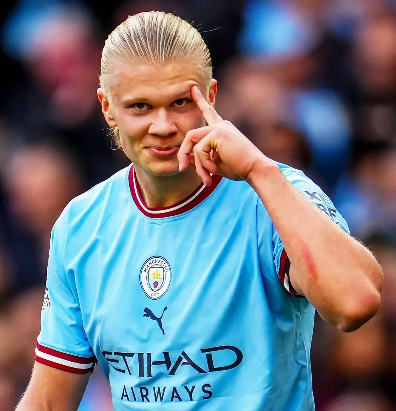 国足大换血！邵佳一破格提拔3大新星， 球迷：比归化球员强多了！（国足阵容大调整！邵佳一破格召入三大新星，球迷：实力不逊归化球员）