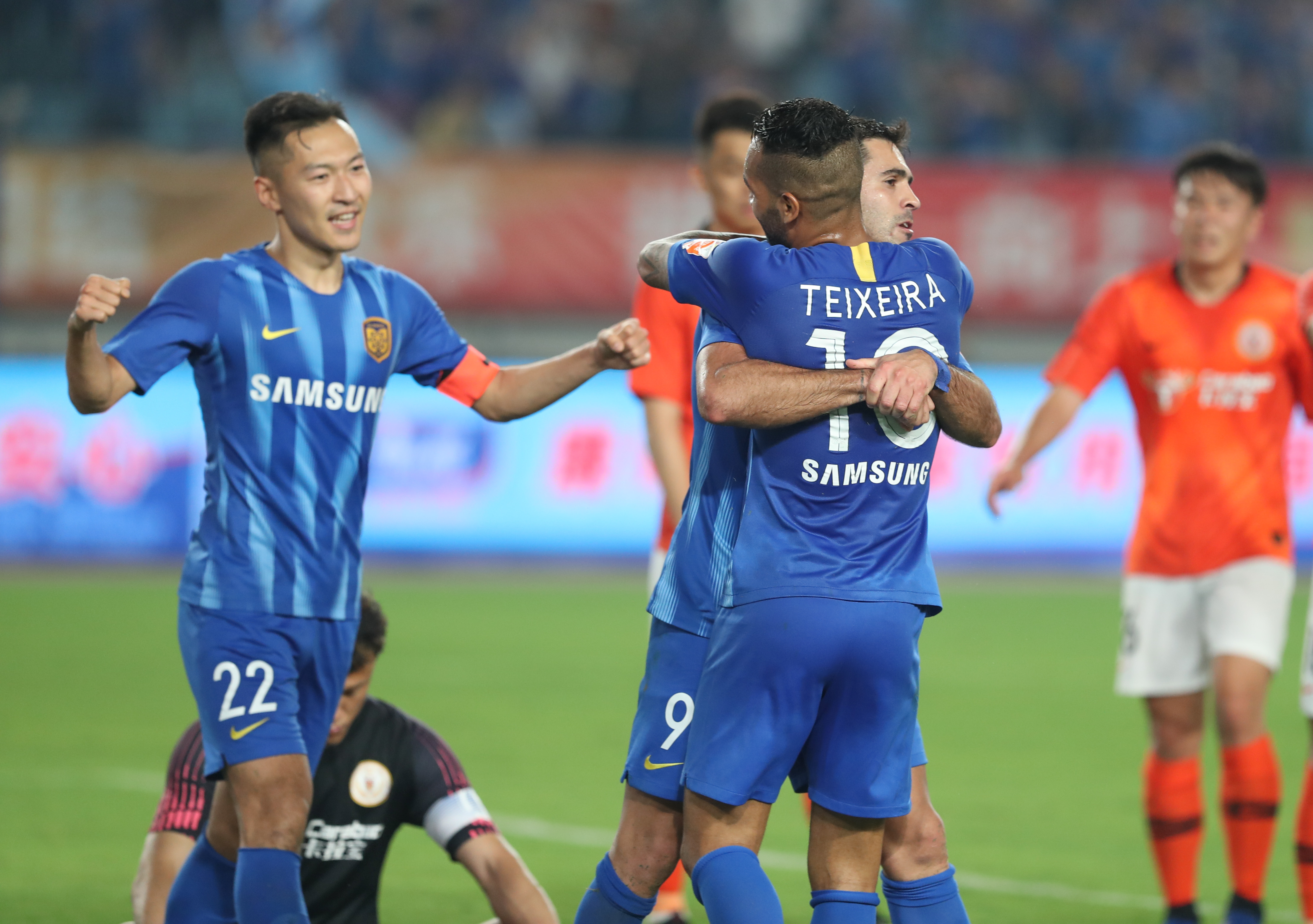 李镇全：战越南下半场我们出现了体能问题；踢韩国要全力以赴（李镇全：对阵越南后半场体能下滑；迎战韩国将全力以赴）